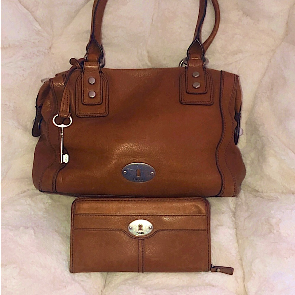 EUC Fossil leather purse and leather wallet